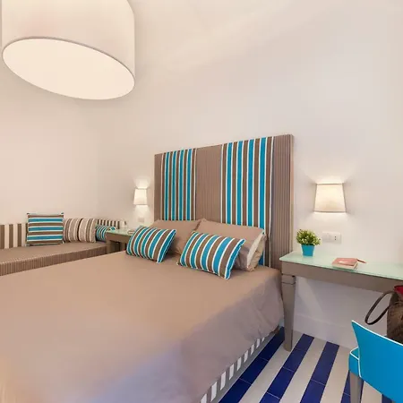 Kira Apartment